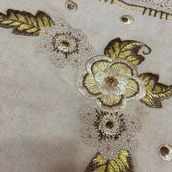 MCM Embroidered Cutwork Needlepoint 41”Square Linen Tablecloth Floral Leaves - Picture 5 of 16